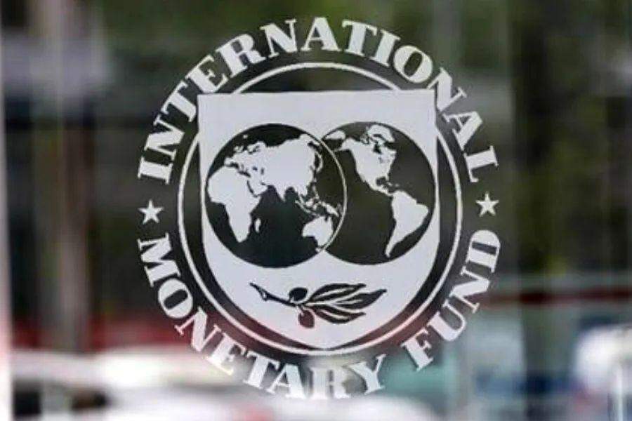 FMI corta previsão do PIB global em 2026, eleva a de 2027 e vê desinflação estagnada