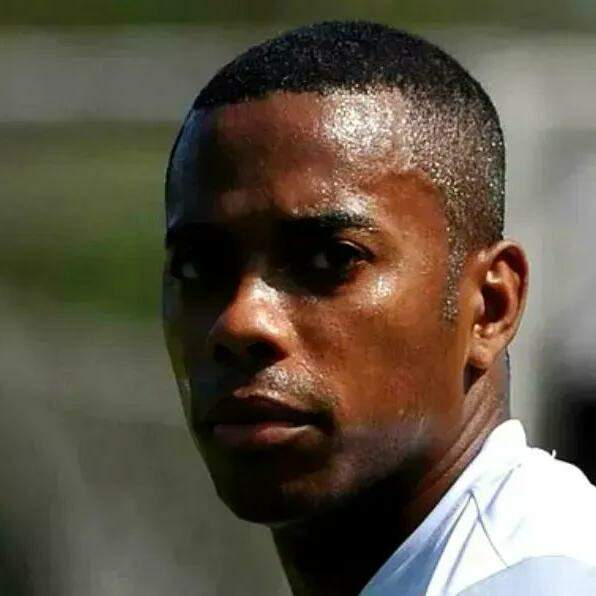 Robinho foi condenado na Itália a nove anos de prisão e cumpre a pena no Brasil
