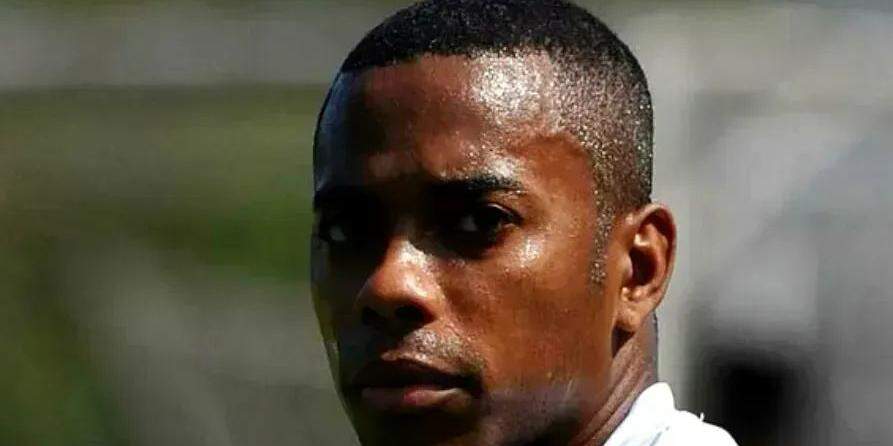 Robinho foi condenado na Itália a nove anos de prisão e cumpre a pena no Brasil