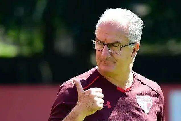 Dorival Júnior substitui Rogério Ceni, demintido na última quarta-feira (19)