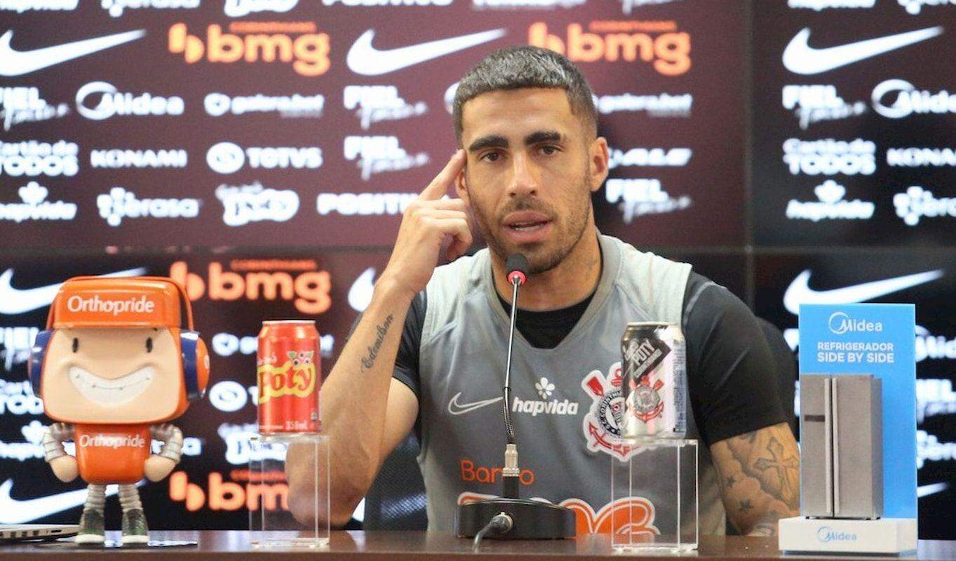 Gabriel garante não ser um jogador desleal e festeja o resgate da identidade corintiana