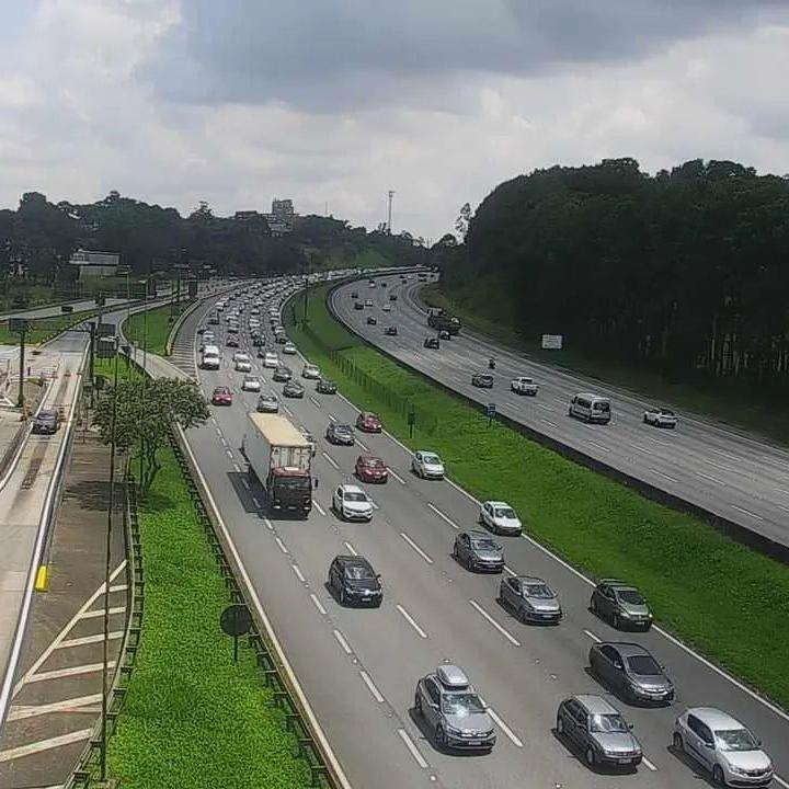 Rodovia dos Imigrantes tem congestionamento nos dois sentidos