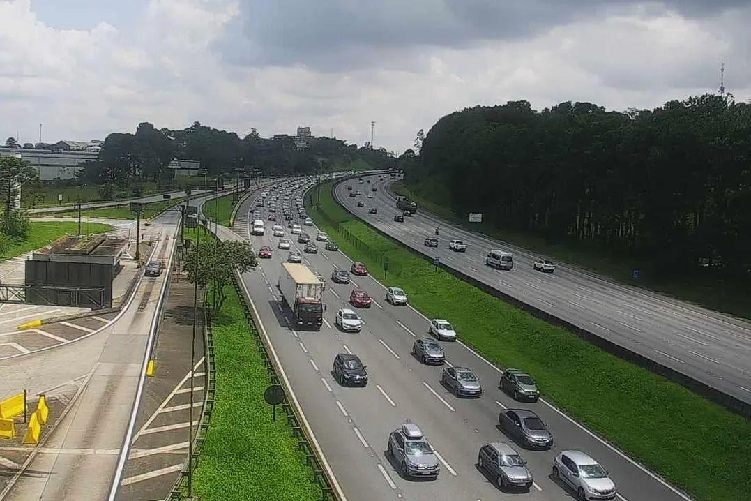 Rodovia dos Imigrantes tem congestionamento nos dois sentidos