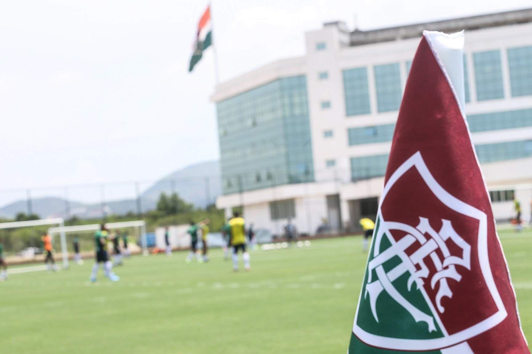 A diretoria do Fluminense corre contra o tempo para tentar regularizar o jogador paraguaio na Copa do Brasil