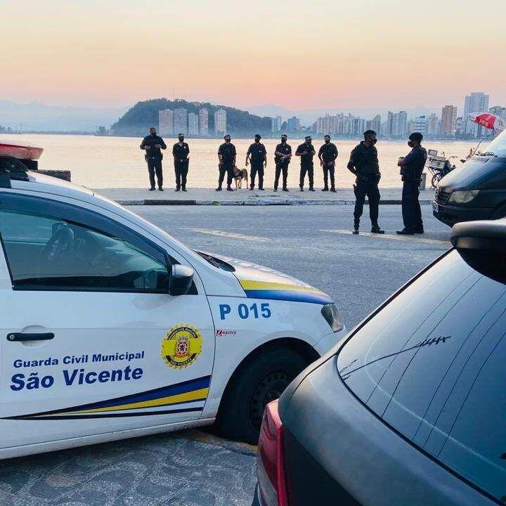 No espaço, a corporação presta orientações, divulga os serviços de proteção à mulher e auxilia famílias com crianças