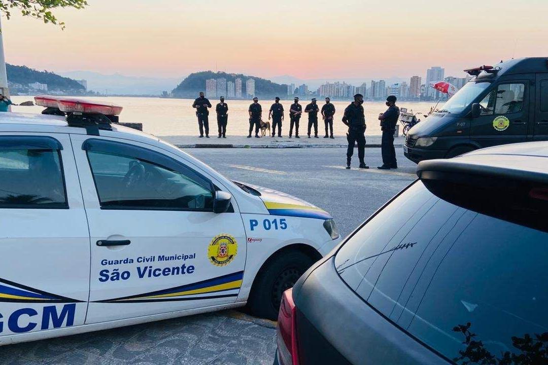 No espaço, a corporação presta orientações, divulga os serviços de proteção à mulher e auxilia famílias com crianças