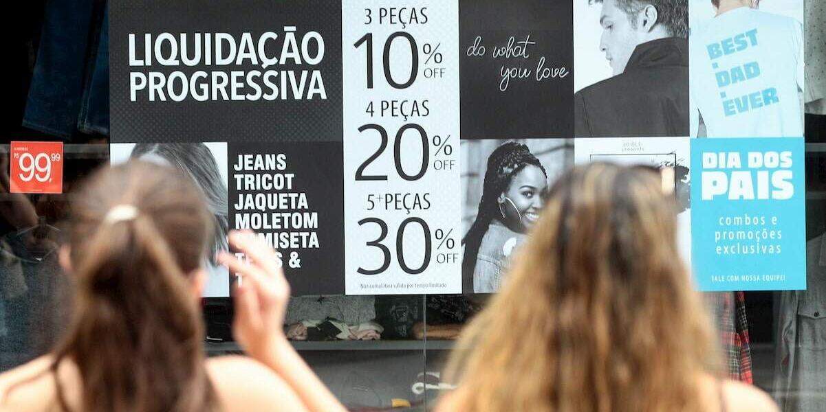 Especialista indica evitar gastos com compras supérfluas