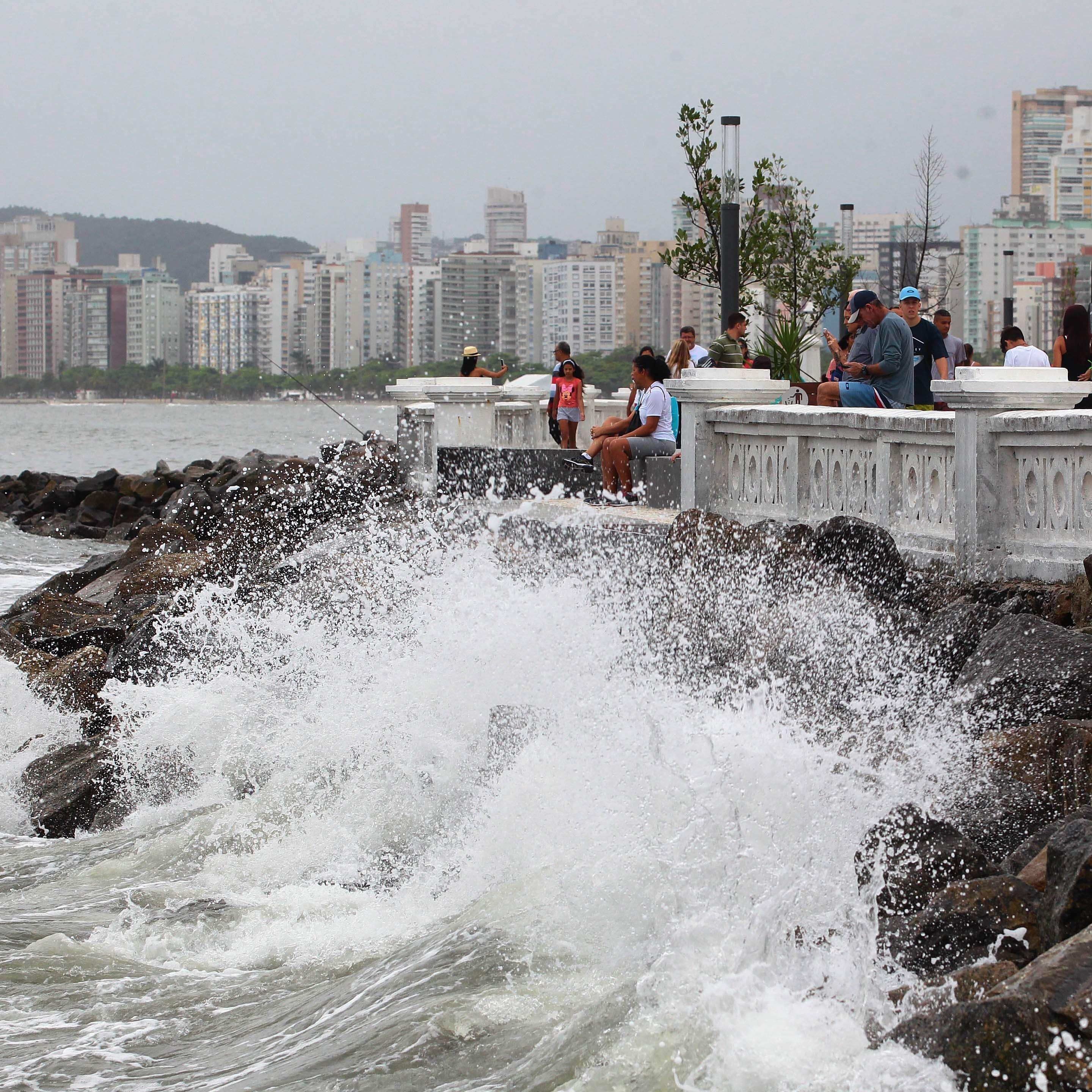 O mar ficará agitado até domingo (1º) na Baixada Santista