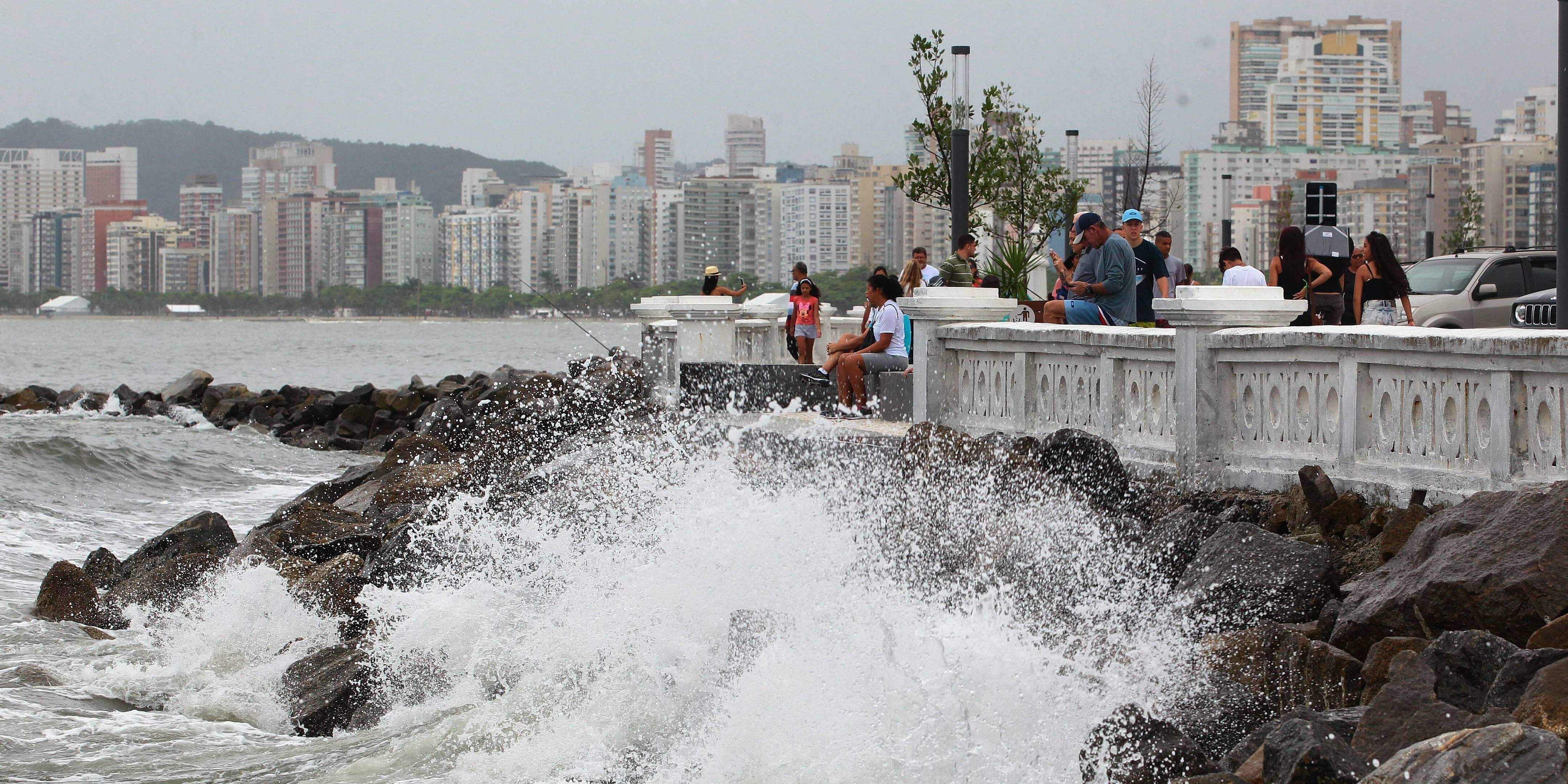 O mar fica agitado a partir deste domingo (6) na Baixada Santista