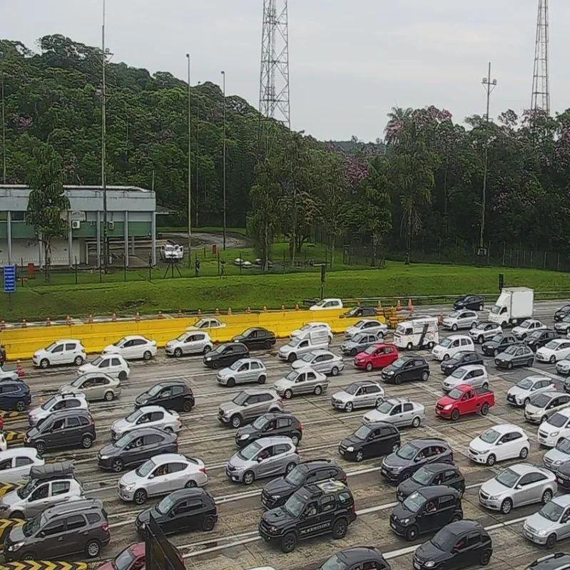 As rodovias Imigrantes e Anchieta concentram o congestionamento no litoral de São Paulo