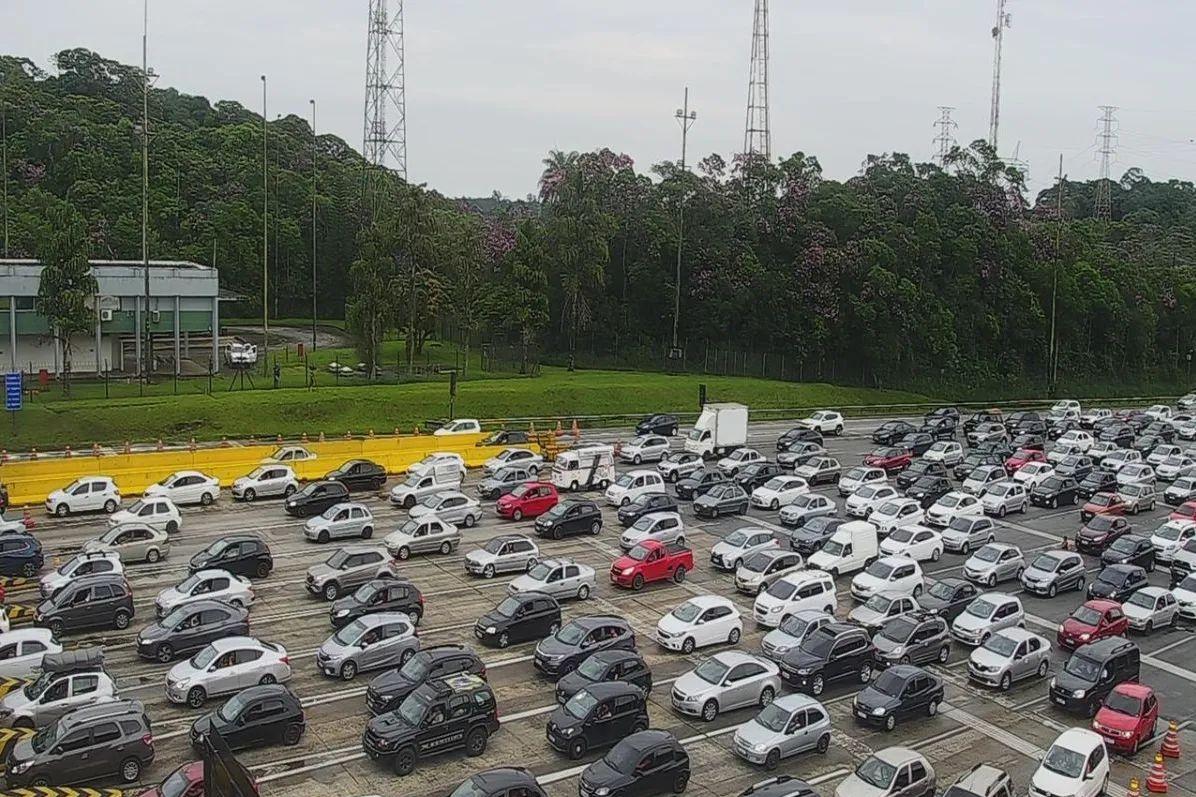 As rodovias Imigrantes e Anchieta concentram o congestionamento no litoral de São Paulo