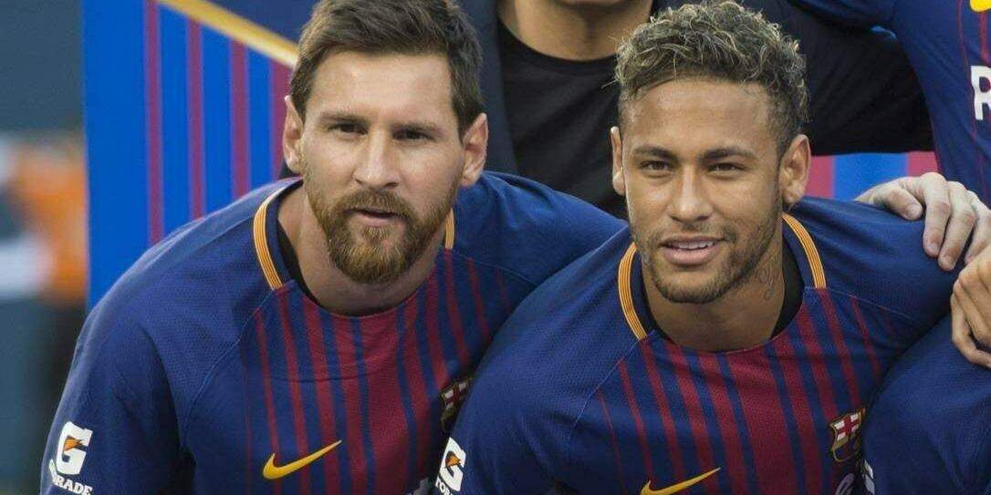 "O que vi do Neymar durante sua primeira semana conosco foi o mais próximo que ele chegou do Messi. Não vi nenhum jogador tão parecido com o Messi quanto o Neymar era quando chegou ao Barça aos 21 anos", disse Xavi, em entrevista à Romário TV