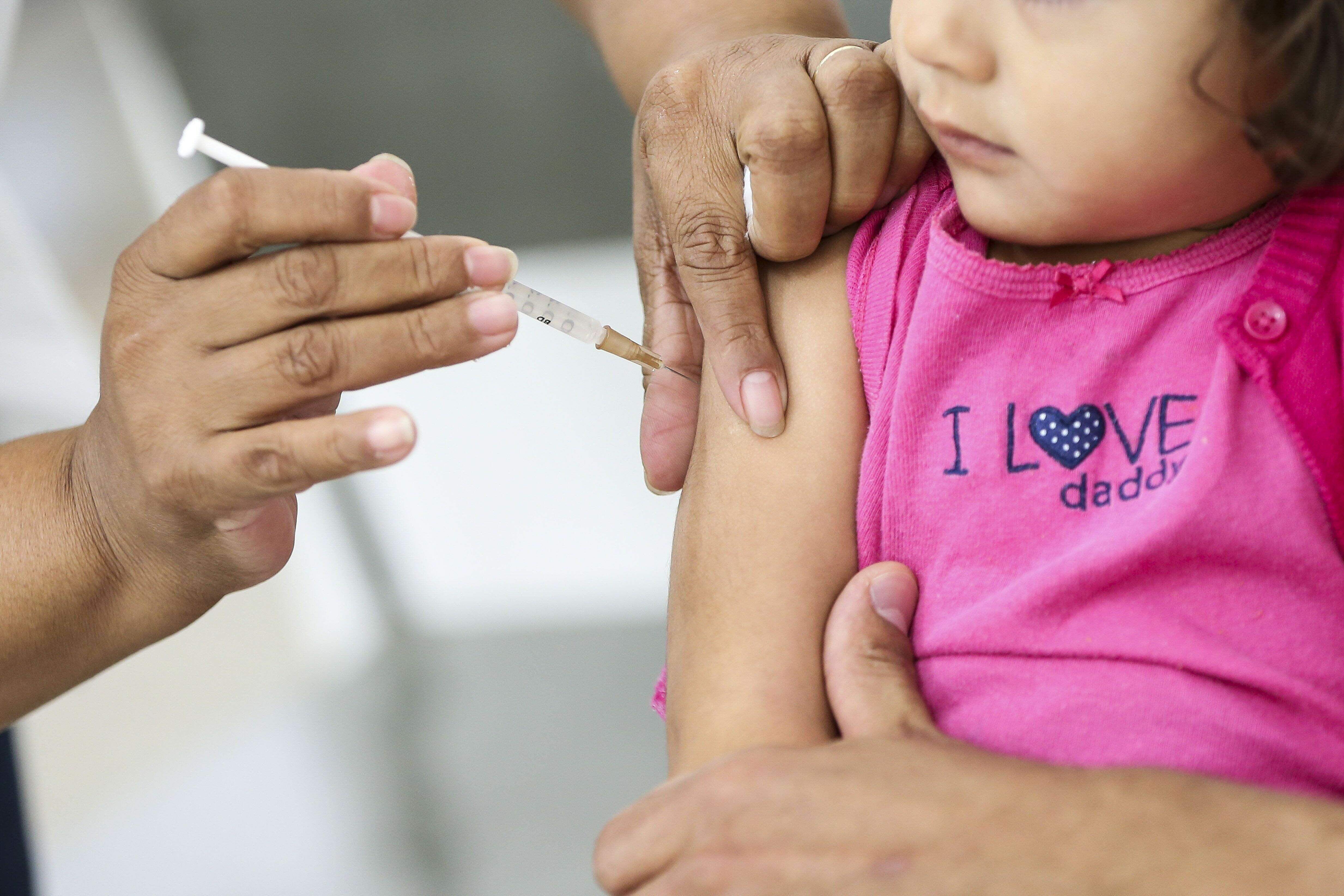 Imunização estará disponível nas 36 policlínicas da cidade a partir de amanhã, informou a Prefeitura