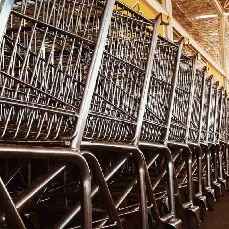 Segundo o projeto, carrinhos não podem circular, ser abandonados ou estacionados nas vias públicas.