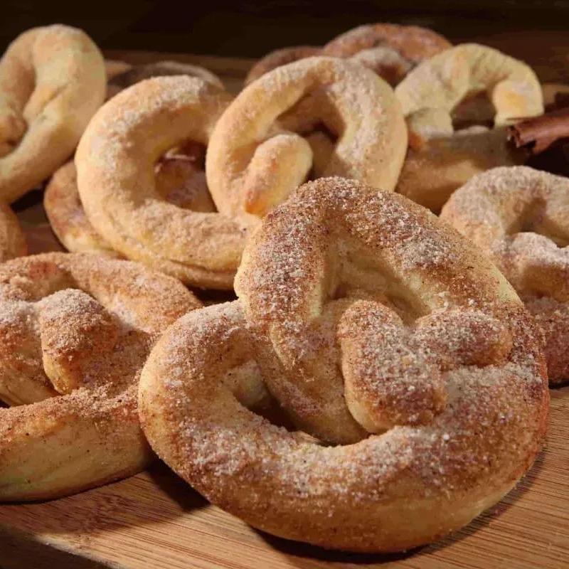 Confira o passo a passo para fazer um pretzel doce