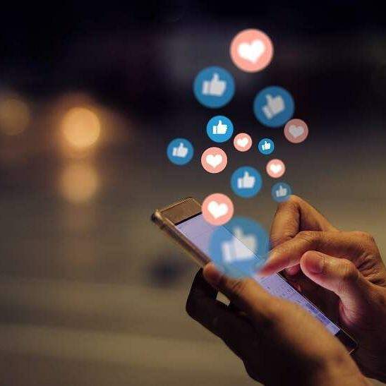 Parlamento da França aprova proibição de redes sociais para menores de 15 anos