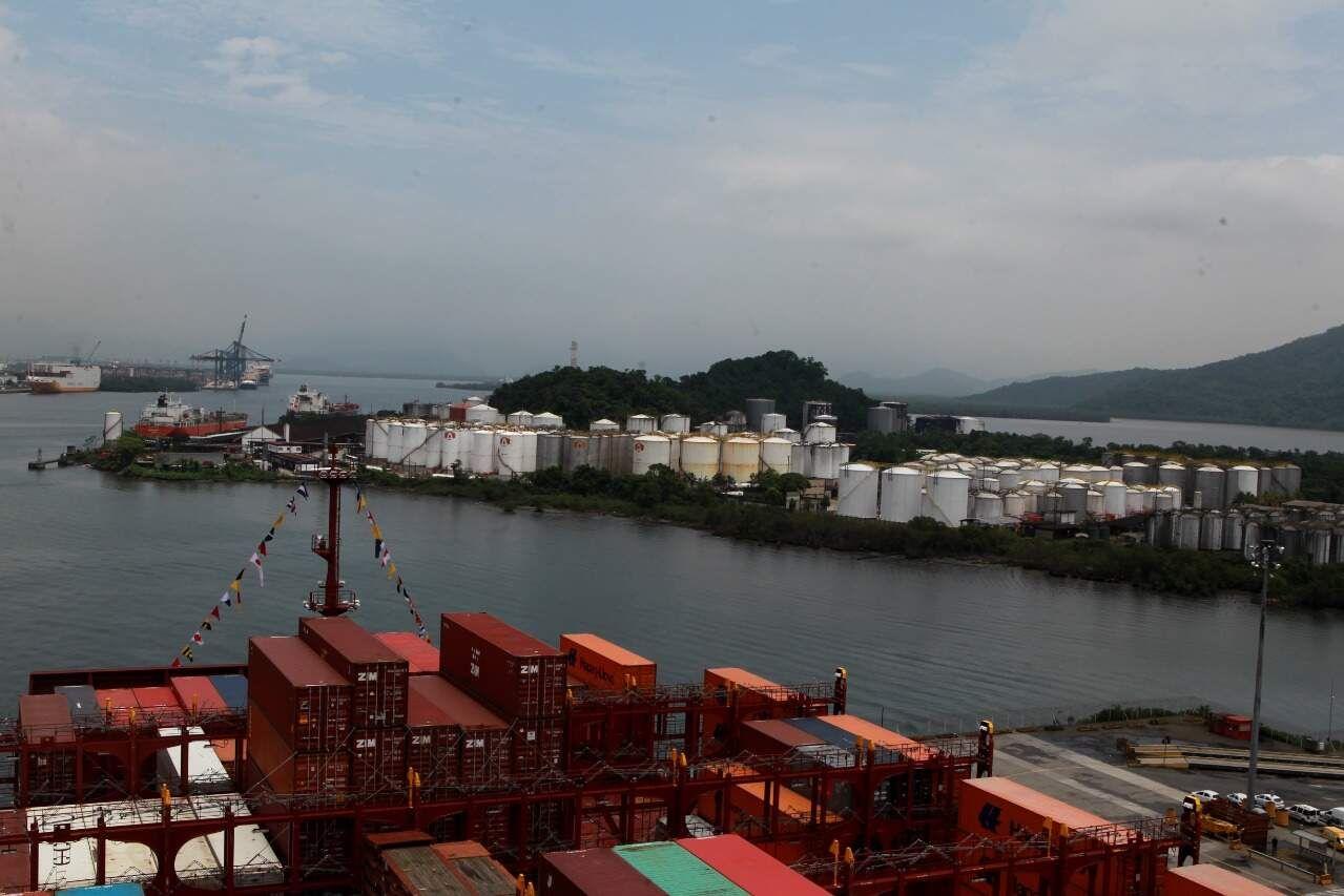 Terminal fica localizado na Ilha Barnabé, margem esquerda do complexo portuário