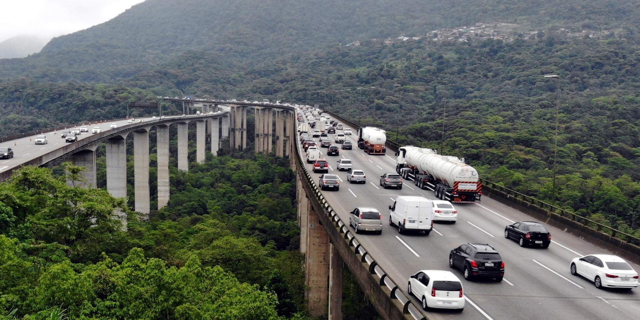 As rodovias Imigrantes e Anchieta concentram a maior parte do congestionamento no litoral de São Paulo