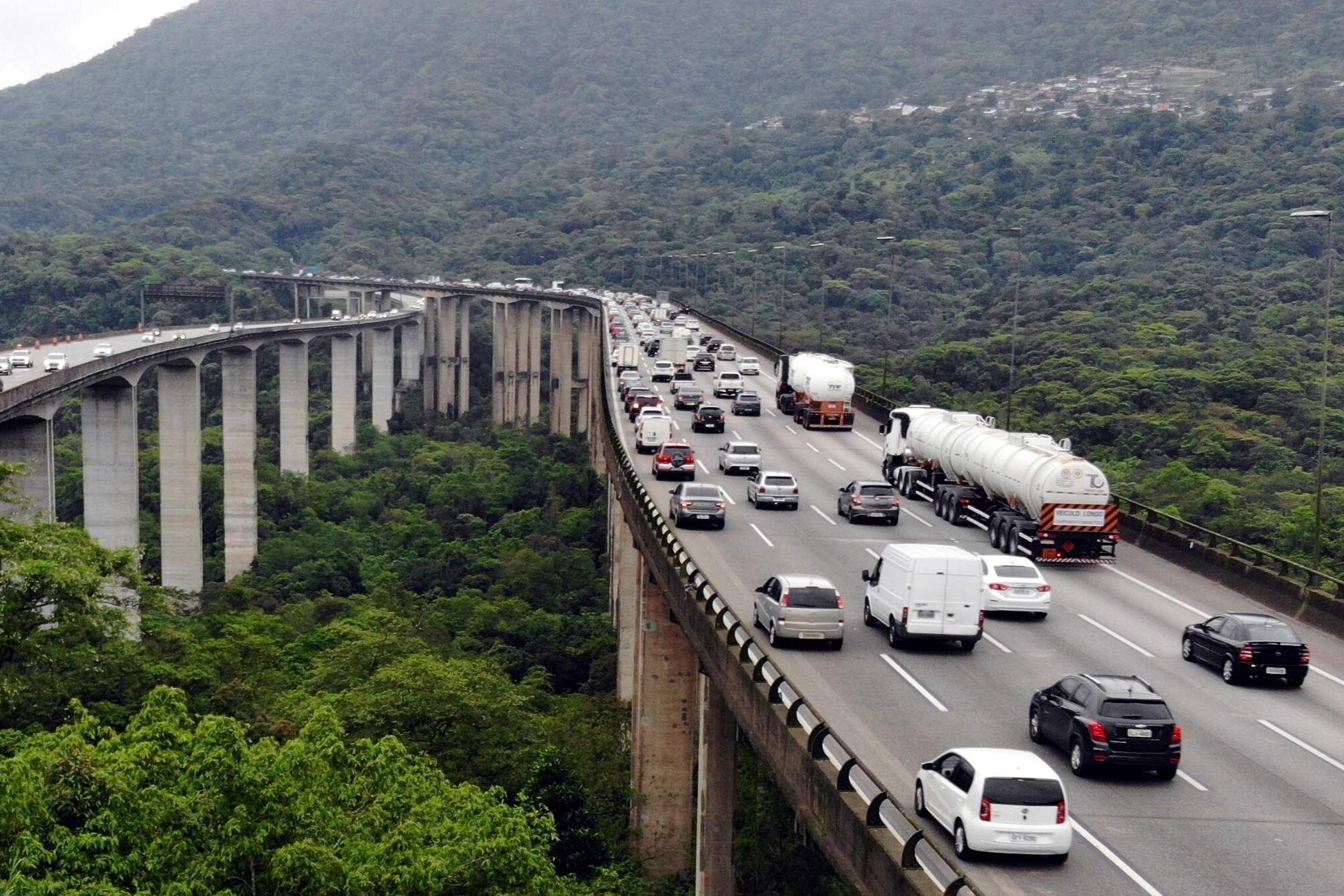 As rodovias Imigrantes e Anchieta concentram a maior parte do congestionamento no litoral de São Paulo
