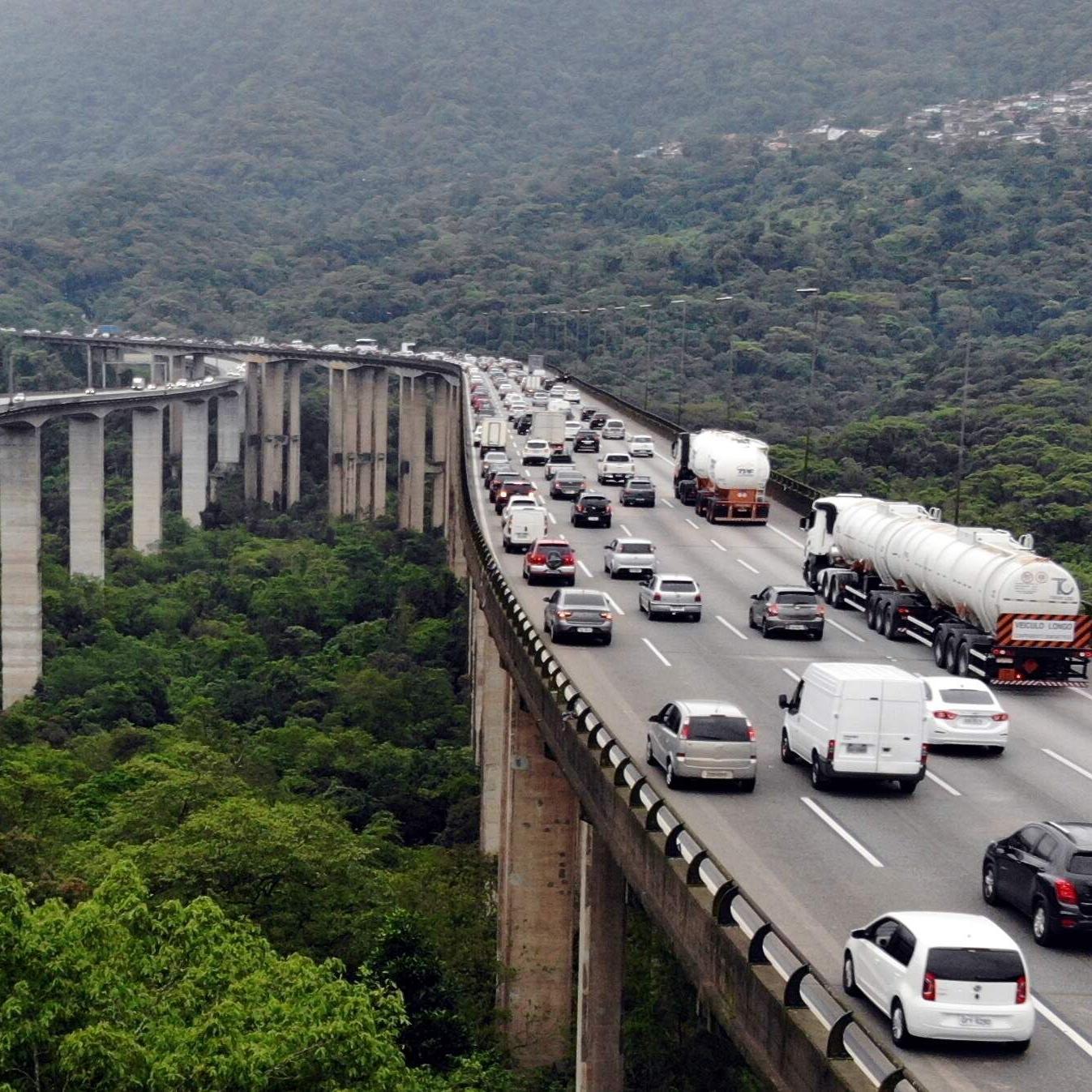 Sistema Anchieta-Imigrantes (SAI) recebe interdições durante a semana em diferentes trechos