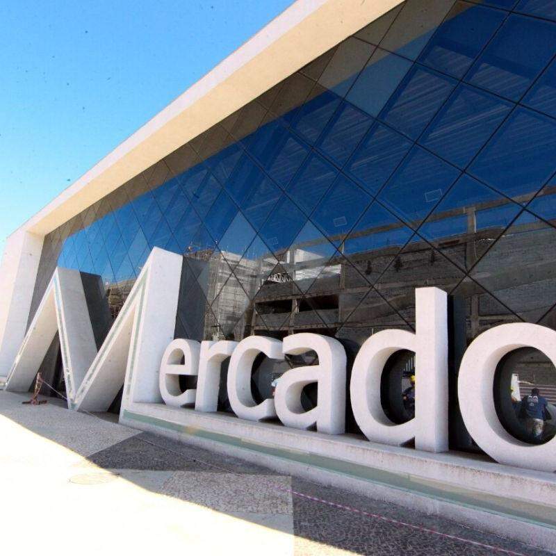 O Mercado de Peixes de Santos fica na Avenida Mario Covas Júnior, 3.050, na Ponta da Praia, e recebe o público de terça-feira a sábado, das 7 às 18 horas, e aos domingos, das 7 às 15 horas
