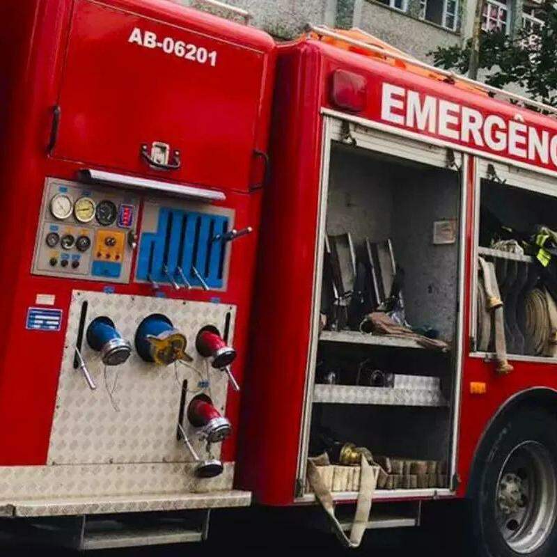 O incêndio aconteceu no bairro Vila Jóquei Clube, em São Vicente