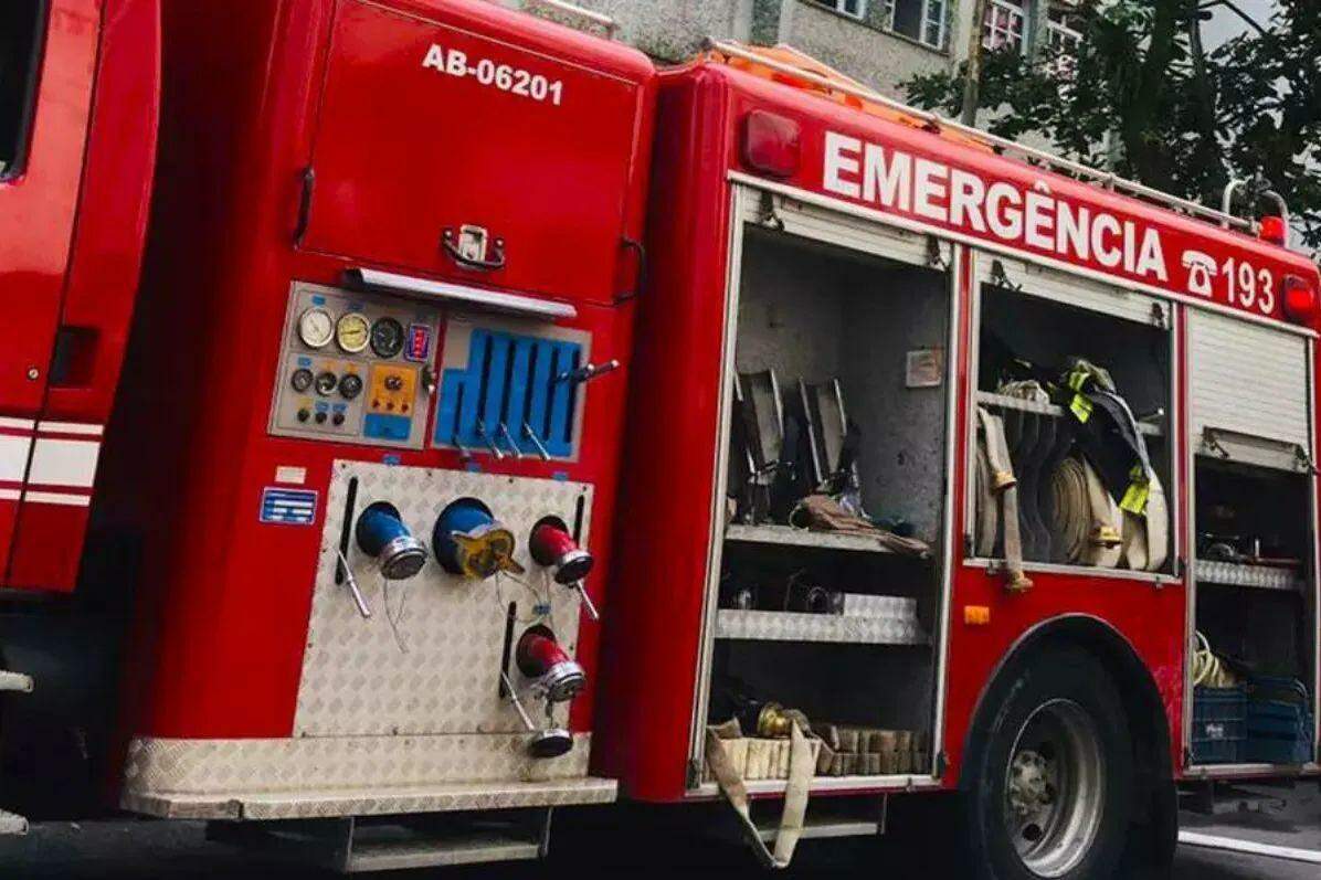 O incêndio aconteceu no bairro Vila Jóquei Clube, em São Vicente