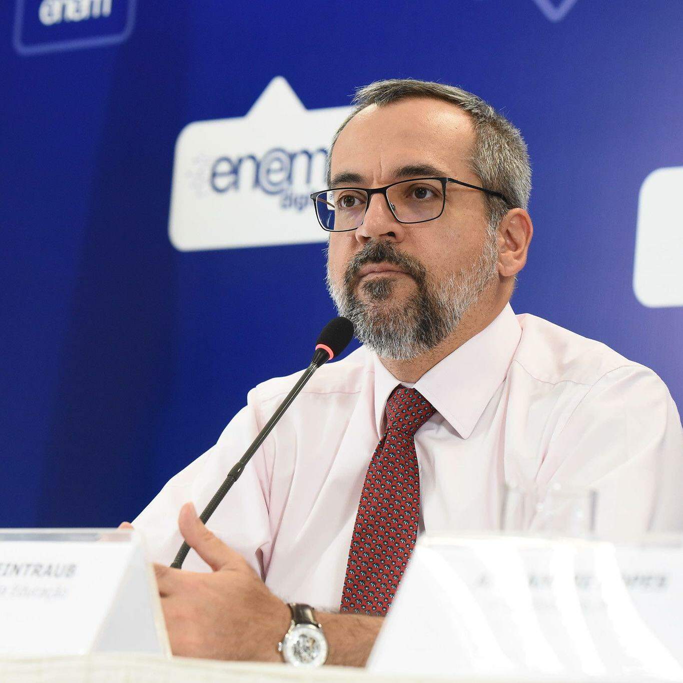 Ministro da Educação divulgou escolas cívico-militares para 2020