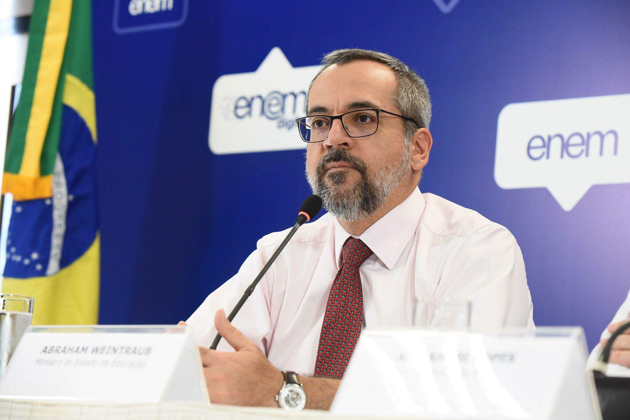 Ministro da Educação divulgou escolas cívico-militares para 2020