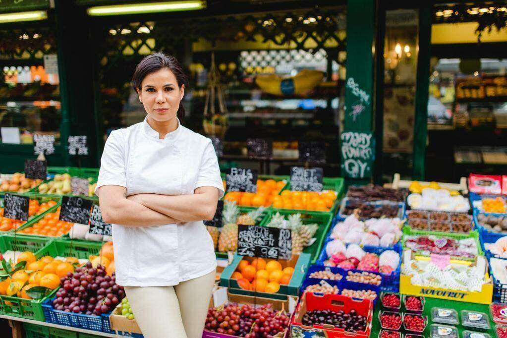Chef brasileira faz sucesso em reality show de Portugal