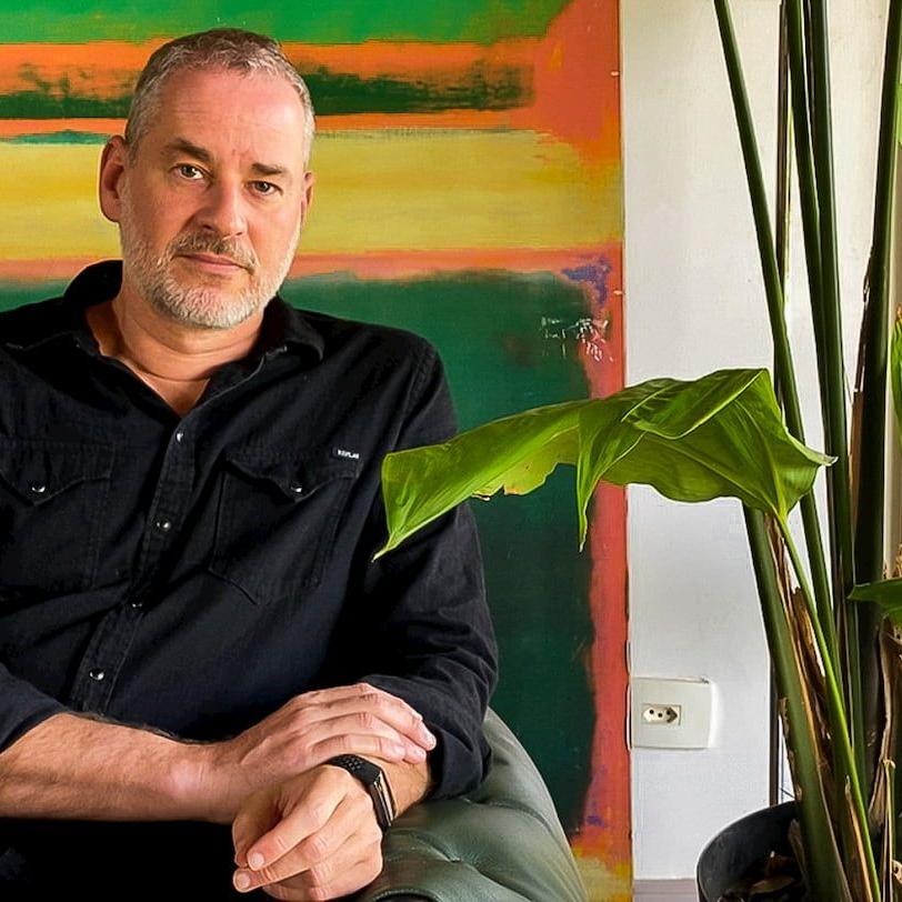 Dan confessa o motivo de não gostar de assistir aos próprios trabalhos