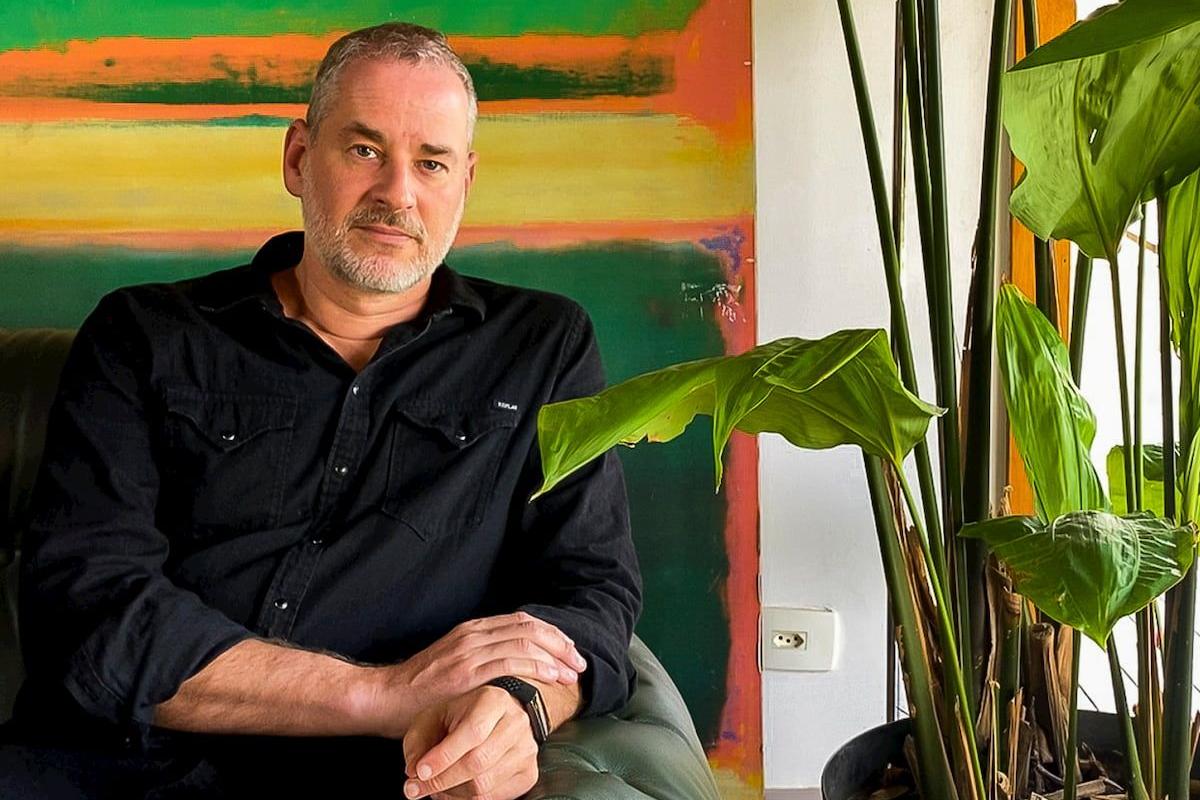 Dan confessa o motivo de não gostar de assistir aos próprios trabalhos