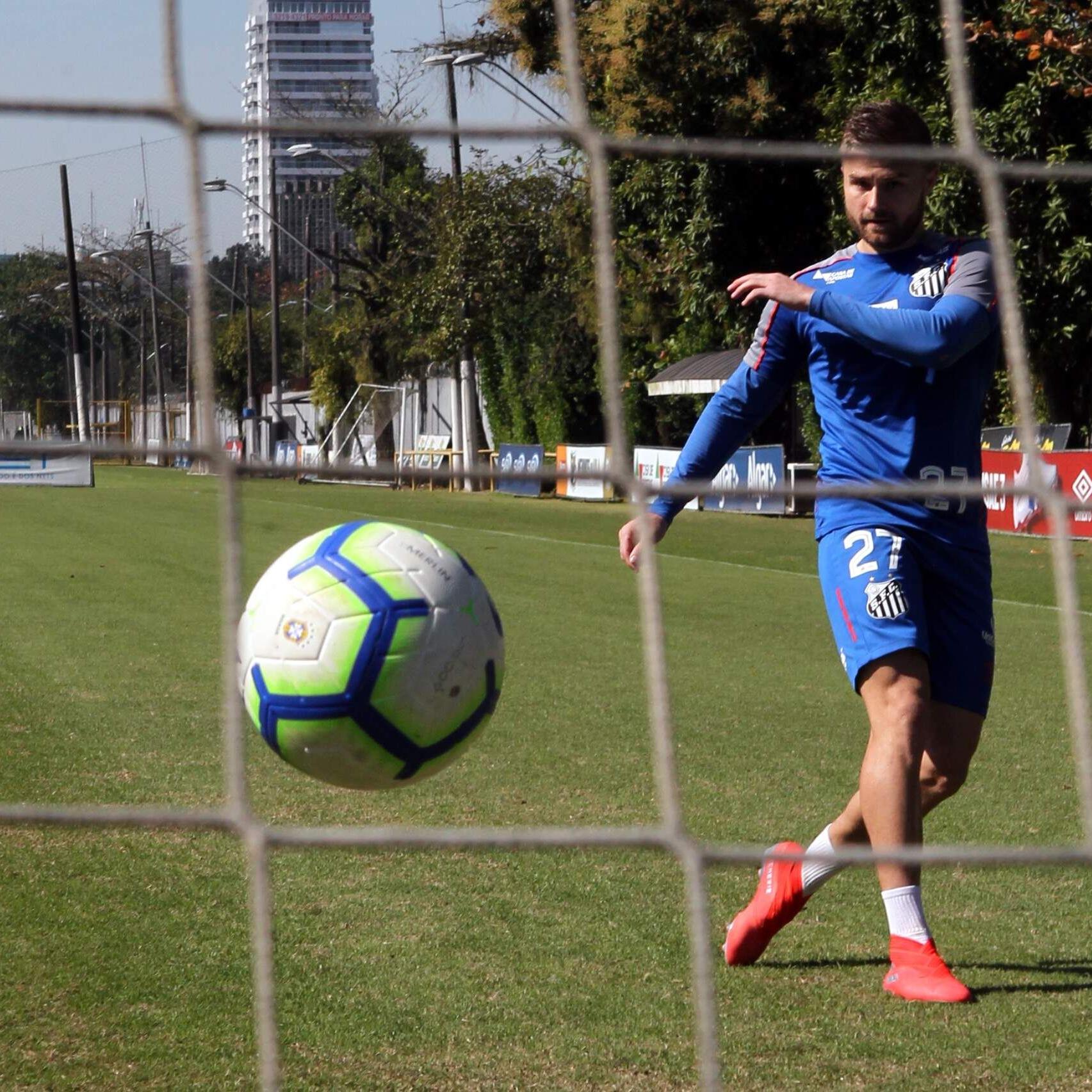 De olho em possível venda, Santos quer aumentar participação nos direitos de Sasha