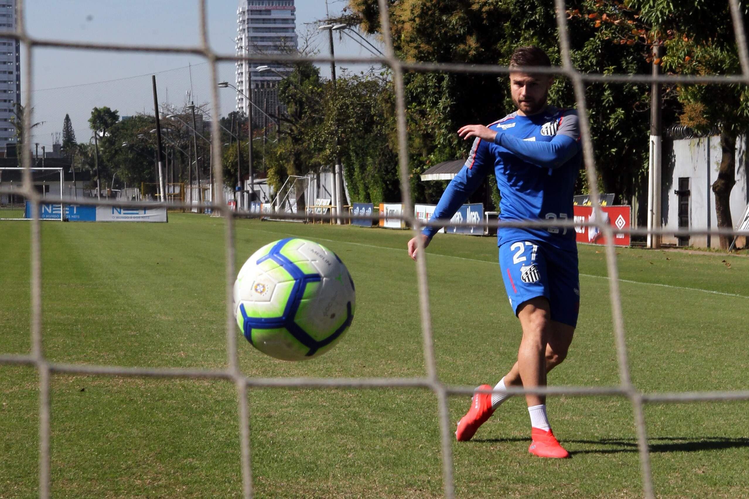 De olho em possível venda, Santos quer aumentar participação nos direitos de Sasha