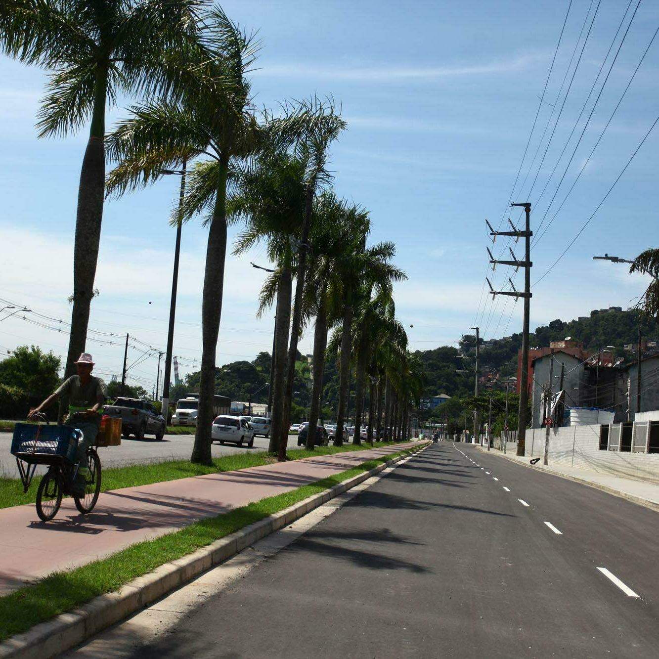 O acidente aconteceu entre a Avenida Martins Fontes (foto) e a Rua Brigadeiro Newton Braga, em Santos
