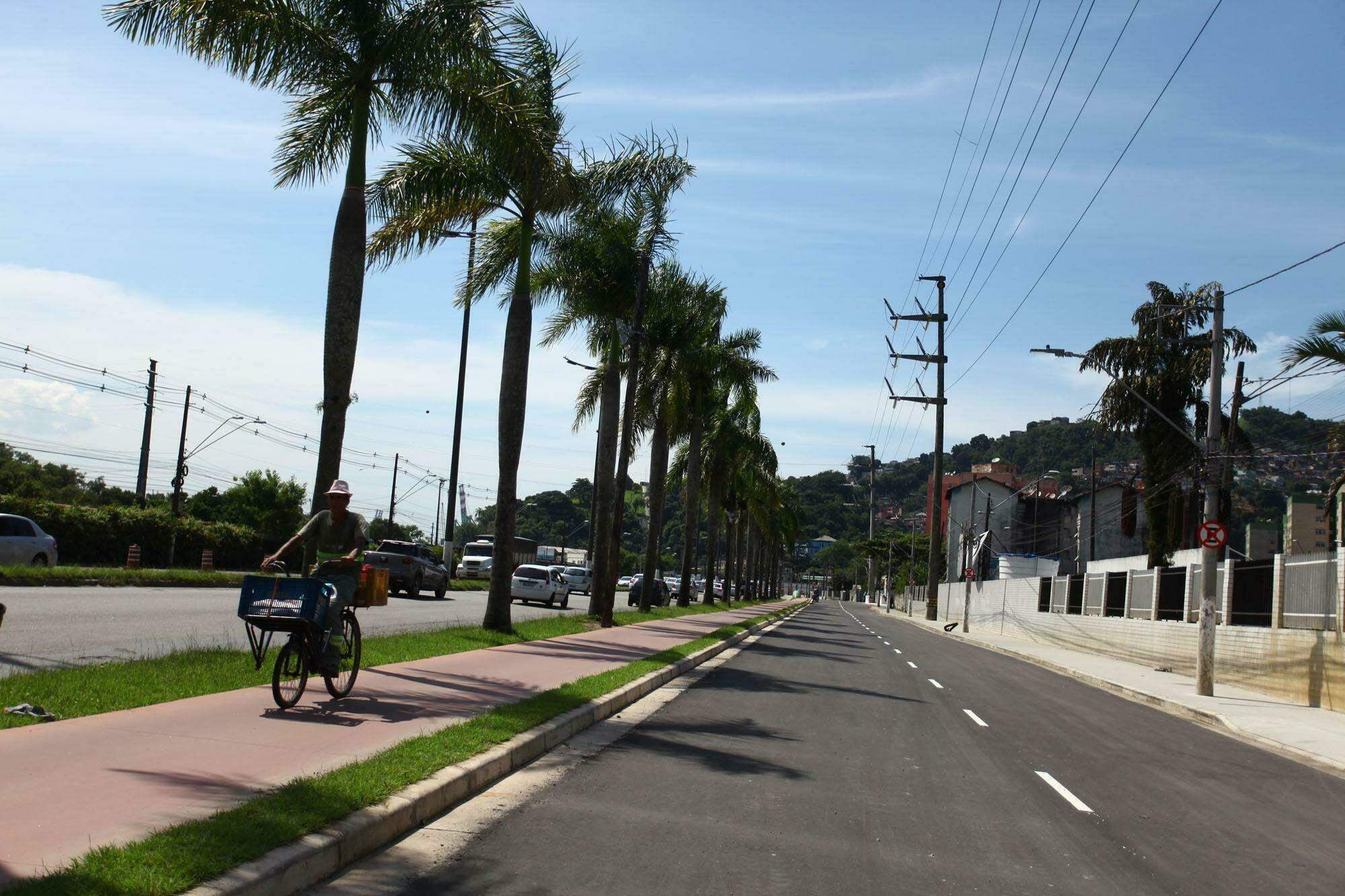 O acidente aconteceu entre a Avenida Martins Fontes (foto) e a Rua Brigadeiro Newton Braga, em Santos