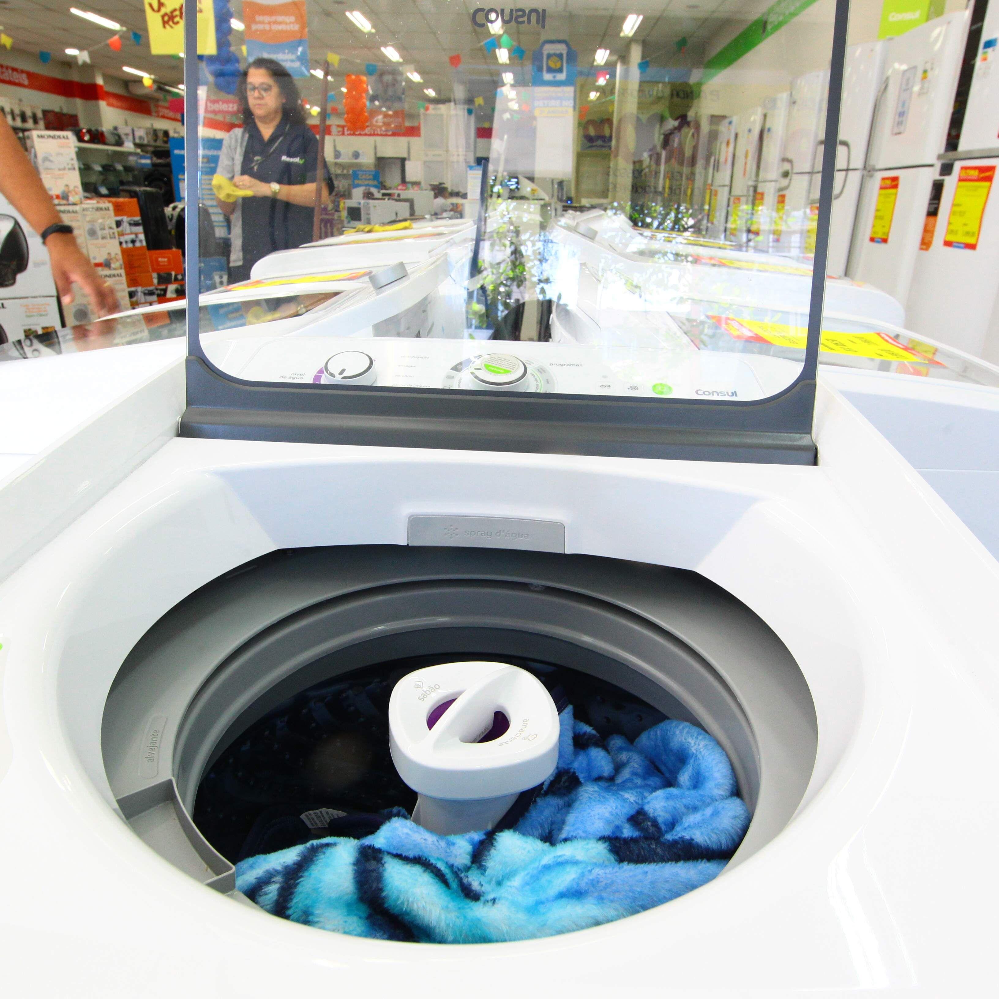 Realizar limpezas periódicas, utilizando soluções simples, como limão e sal é essencial