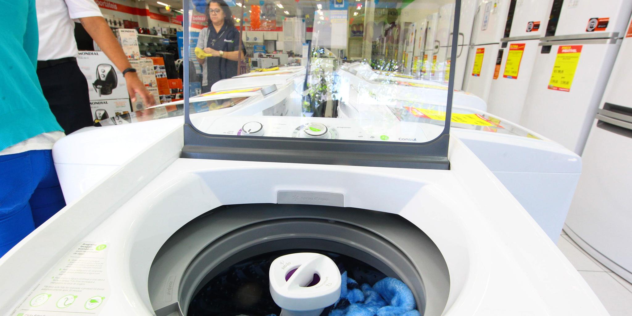 Realizar limpezas periódicas, utilizando soluções simples, como limão e sal é essencial