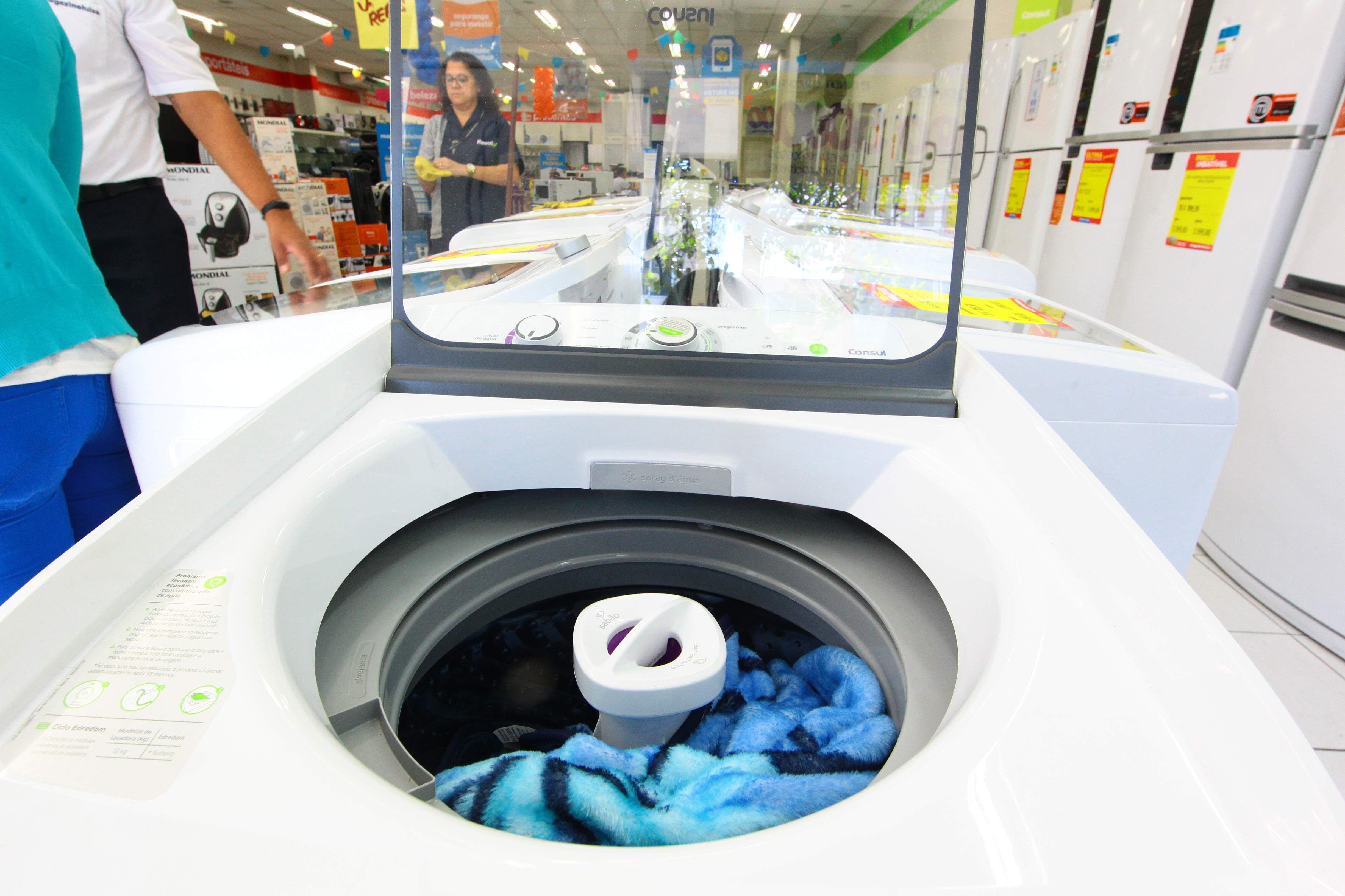 Realizar limpezas periódicas, utilizando soluções simples, como limão e sal é essencial