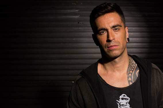 Cristopher Clark se apresenta no sábado, que terá ainda Trio de Ferro