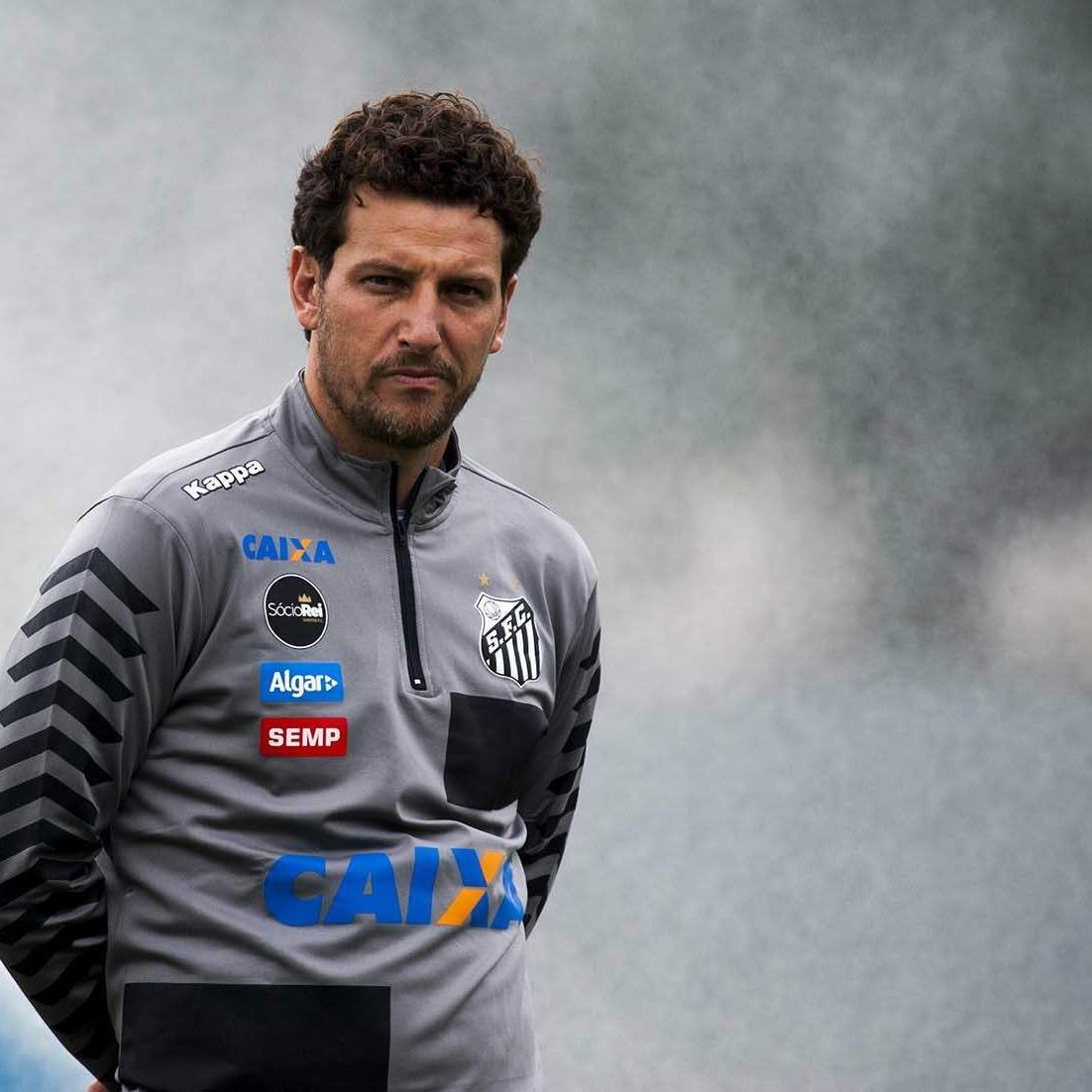 Elano treinou o time principal do Santos como interino em 2017