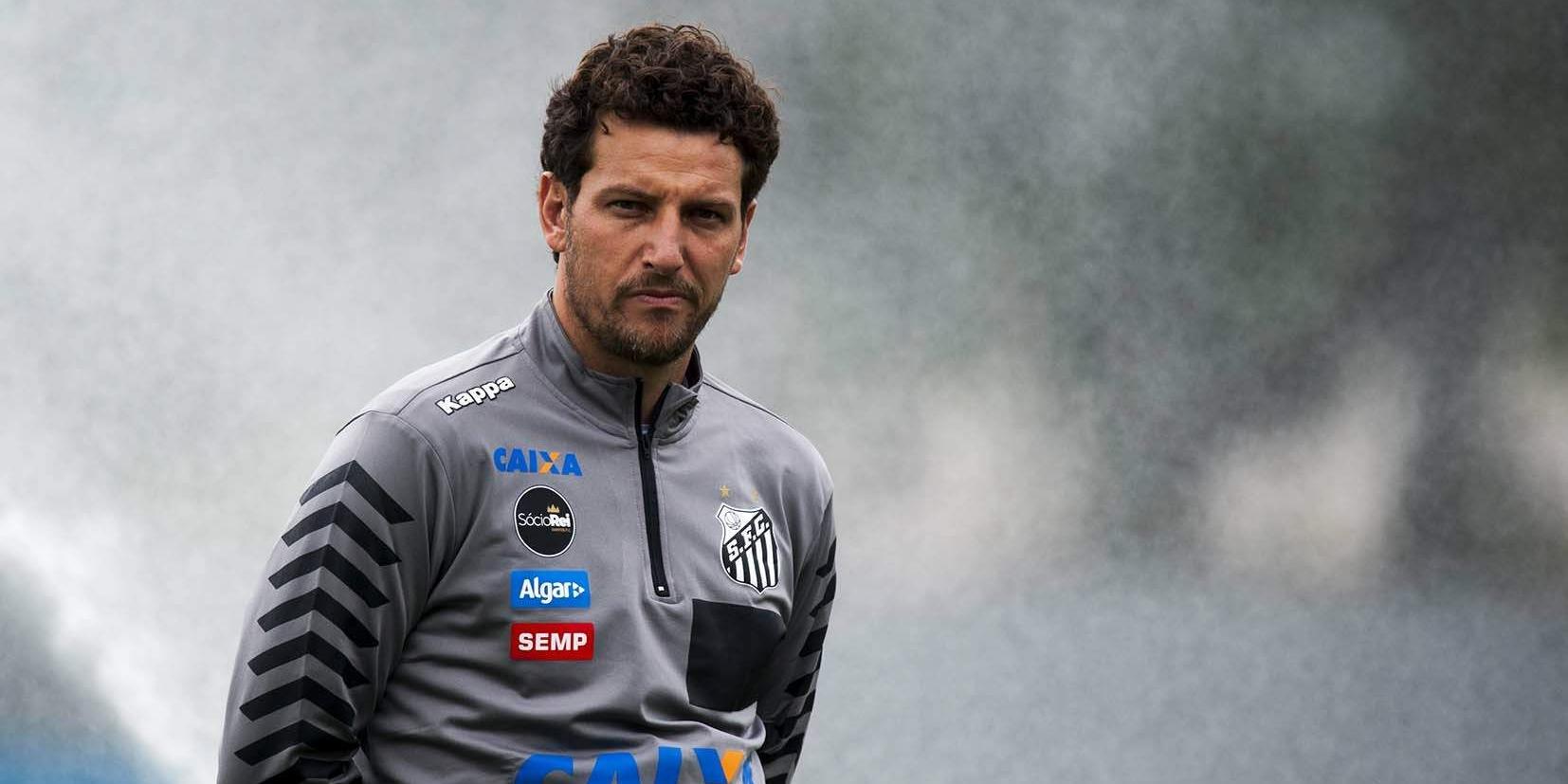 Elano treinou o time principal do Santos como interino em 2017