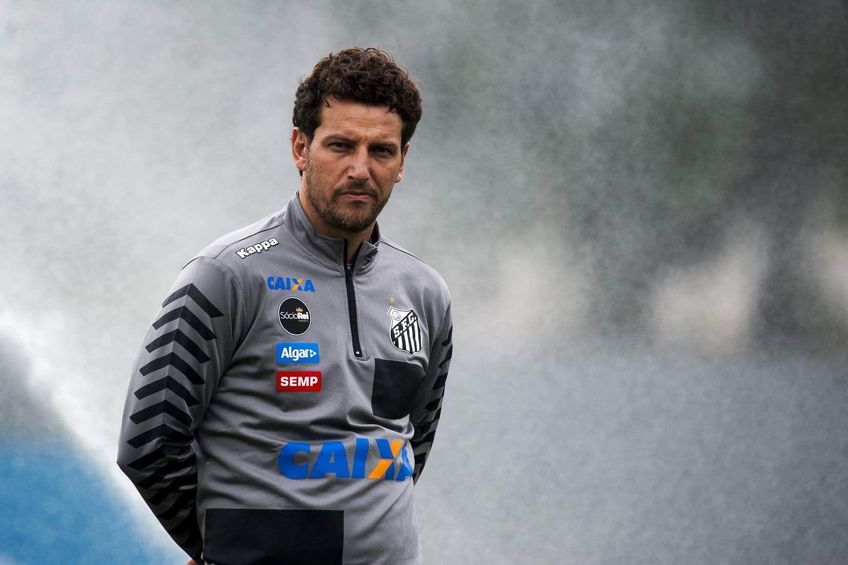 Elano treinou o time principal do Santos como interino em 2017