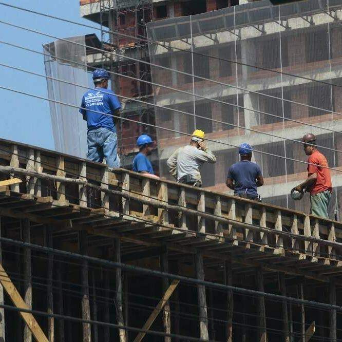 Construção avança, mas “sempre existe uma margem”, declara diretor-presidente, ao citar estudos e obras feitos na Baixada