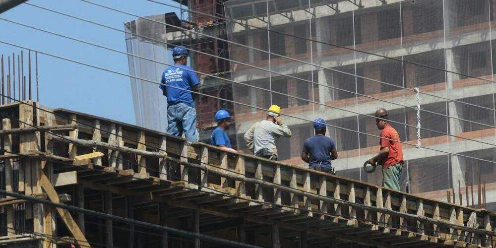 Construção avança, mas “sempre existe uma margem”, declara diretor-presidente, ao citar estudos e obras feitos na Baixada