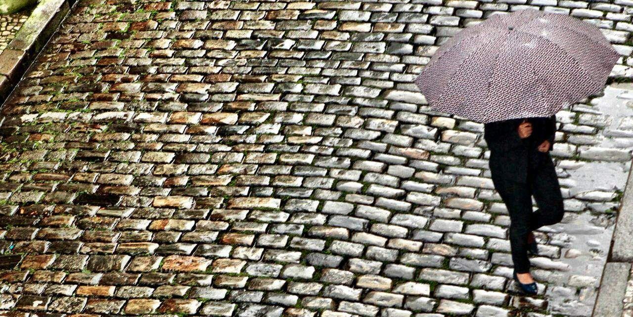 Chuva intensa é esperada na Baixada Santista