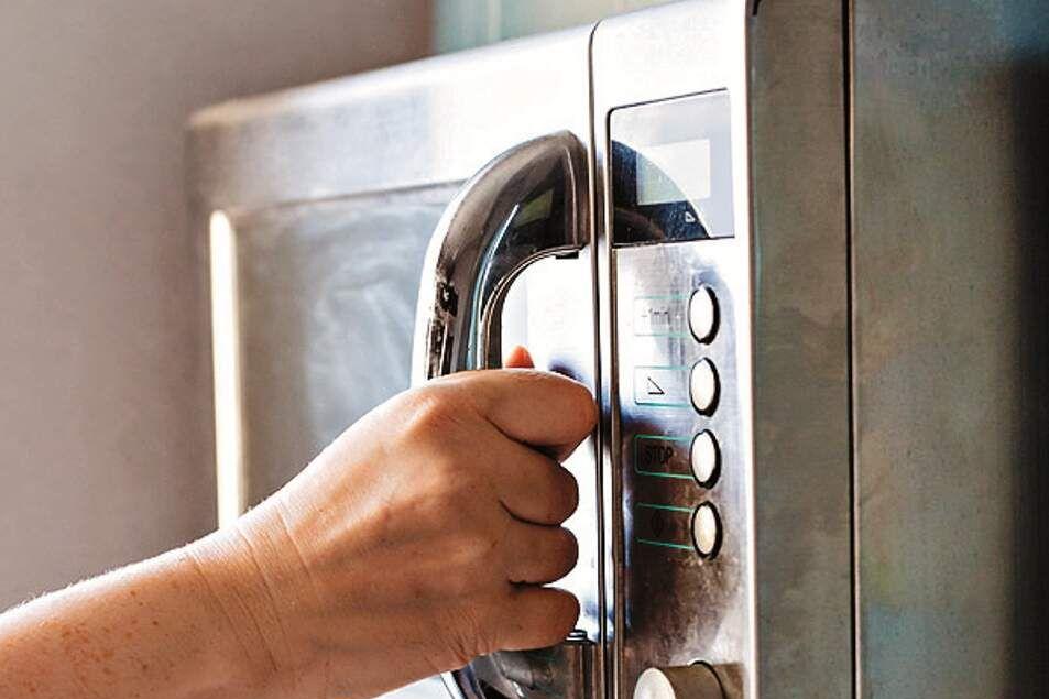 Micro-ondas e geladeiras necessitam de pinos maiores para funcionar corretamente. 