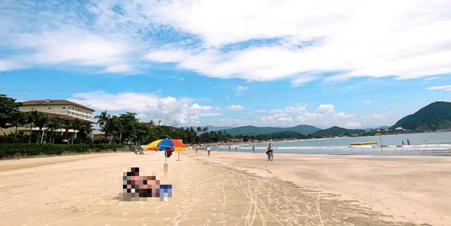 O idoso foi contido pela população na Praia de Pernambuco, em Guarujá