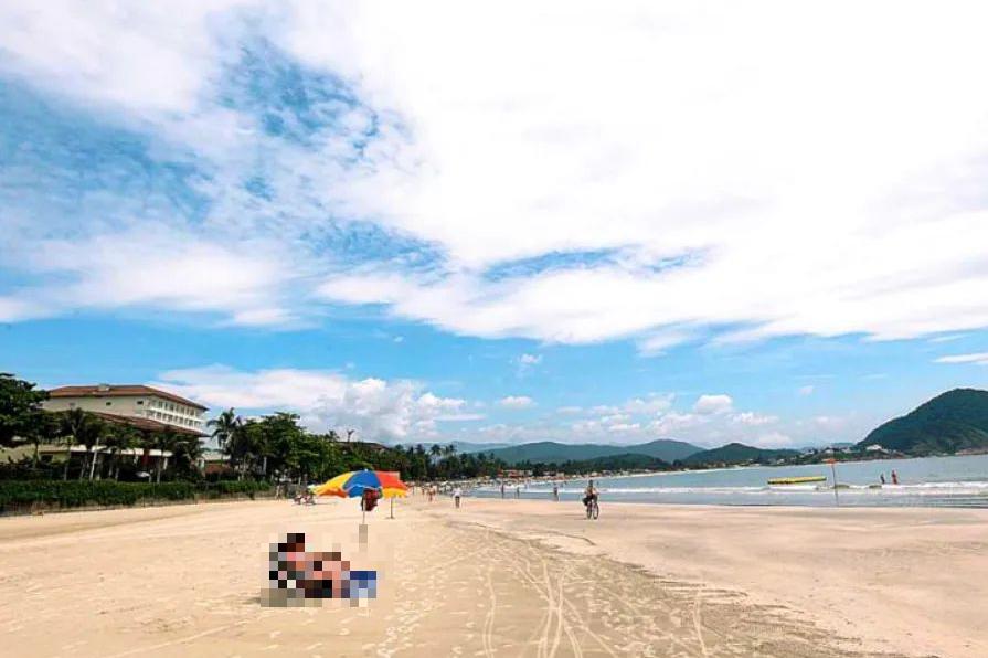 O idoso foi contido pela população na Praia de Pernambuco, em Guarujá