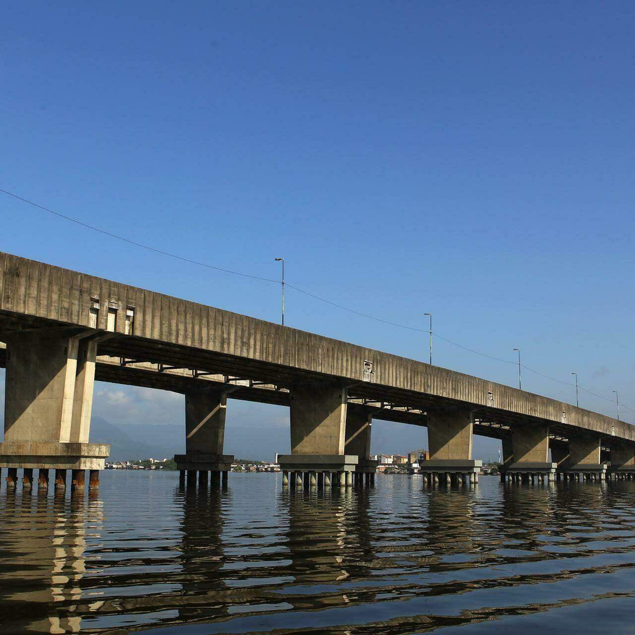 Acidente ocorreu na Ponte do Mar Pequeno, em São Vicente